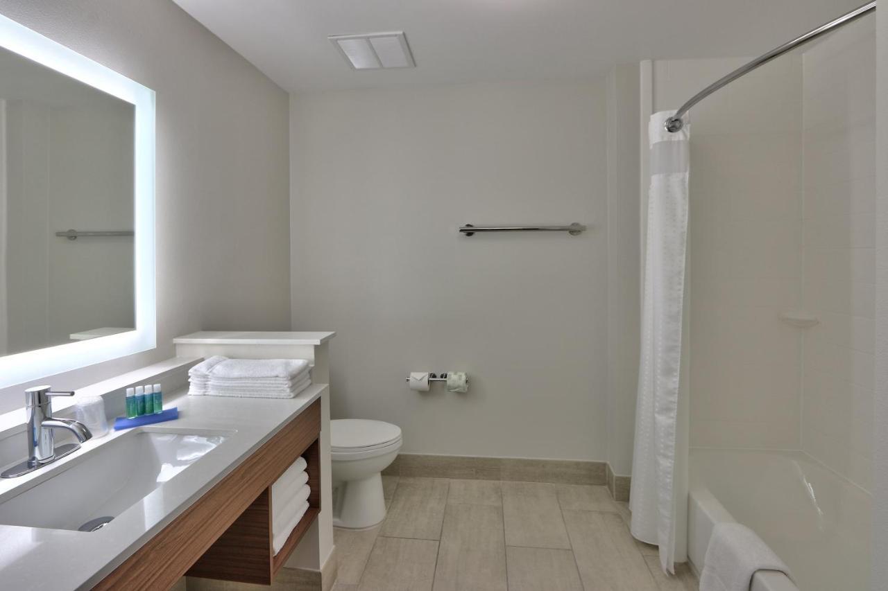 Holiday Inn Express & Suites - Houston East - Beltway 8 By Ihg Cloverleaf Dış mekan fotoğraf