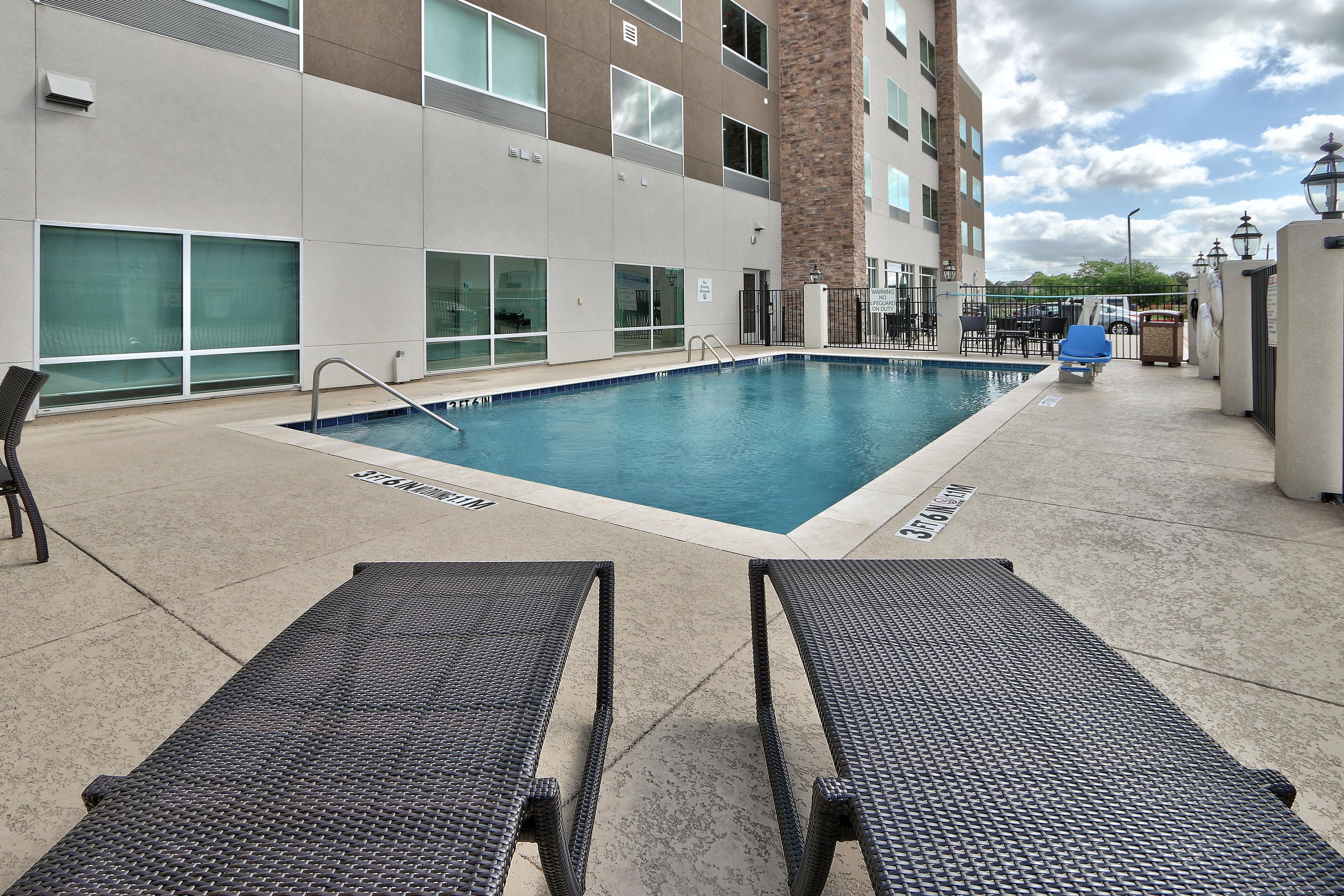 Holiday Inn Express & Suites - Houston East - Beltway 8 By Ihg Cloverleaf Dış mekan fotoğraf